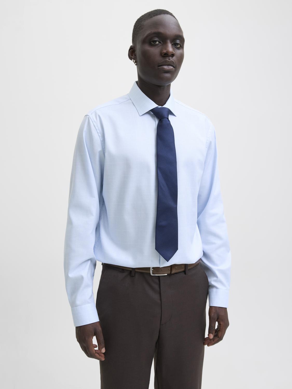model_shot-front